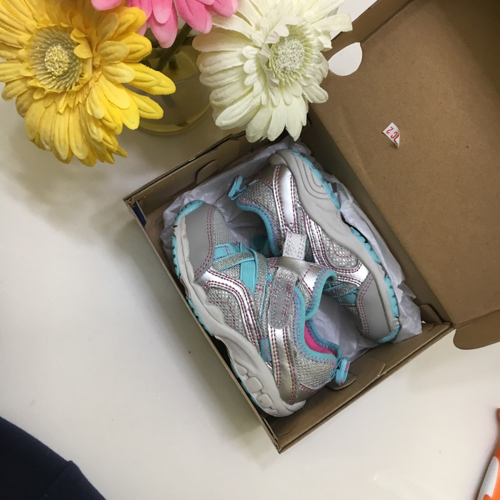 Striderite XW girls shoes